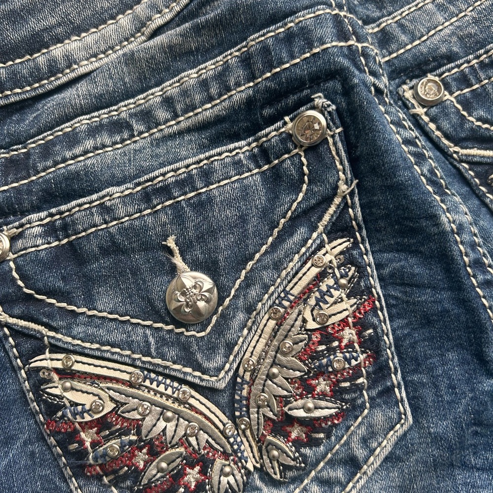 Miss Me Capri Jeans - Picture 6 of 7